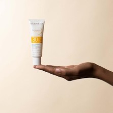 Photoderm Akn Mat Sivilce Karşıtı Güneş Kremi Yağlı Akne Eğilimli Ciltler Matlaştırıcı Etki 40 ml