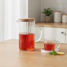 1000 ml Bambu Kapaklı Borosilikat Cam Yağlık ve Sürahi - Isıya Dayanıklı Çizgili (Line) Desenli Modern Meşrubat ve Su Karafı (9X17 Cm)