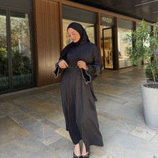 Zeynep Uyanık Inci Detaylı Reyyan Dubai Krep Rahat Kesim Ferace
