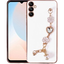 MCasering Samsung Galaxy A24 Uyumlu Çiçekli Kalpli Askılı Kamera Korumalı Silikon Kılıf Beyaz