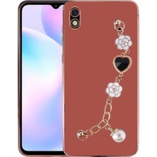 MCasering Xiaomi Redmi 9A Uyumlu Parlak Gold Detaylı Silikon Kılıf Taşlı Zincirli Telefon Kılıfı Red