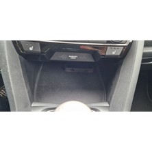 Honda Civic X (10. Nesil). Araç orta konsol telefon tutucusu - K0517