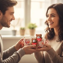 Ayıcık Peluş Anahtarlıklı Porselen Kupa Seti - 380 ml Kutulu Hediye - 4 Farklı Modelden Biri (Sürpriz/asorti) - Sevimli Ayı Figürlü Bardak ve Anahtarlık