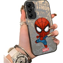 HONTINGA Samsung Galaxy M14 ile Uyumlu Kılıf Silikon Kenar Sert Arka Kamera Koruyucu Basitlik Anti Düşme Kamera Korumalı Spider Man Desen Couple Telefon Kılıfı Kadın ve Erkek Için Uygundur K1-1901