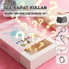 Etamina Hellomina Serisi: Sürpriz 8-Bit Pixel Art Çarpı İşi Anahtarlık Kiti- Minimalist Karakter Tasarımlı Hobi Seti