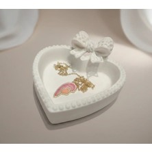 Filkorium3D Zarif Fiyonk Tasarımlı Kalp Takı Tabağı | Plastik Takı Düzenleyici - 10 cm