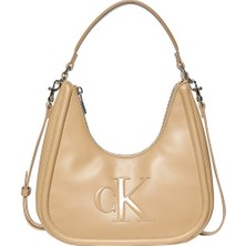 Calvin Klein Kadın Bold Ck Small Crescent Omuz Çantası