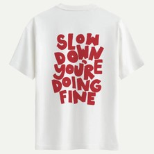 Oversize %100 Pamuk Erkek Slow Down Youre Doing Fine Sırt Baskılı Tişört - Beyaz