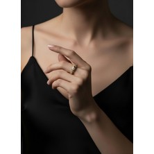 Valmont Accessories Kadın Gold Renk Fuşya Pembe ve Beyaz Taşlı Bombeli Yüzük