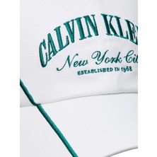 Calvin Klein Kadın / Kız Beyaz Calvin Klein Apparel Graphıc Sıgn, Yaf, Os Beyaz Kadın Şapka