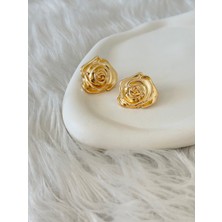 Revoia Gül Motifli Dokulu Gold Küpe