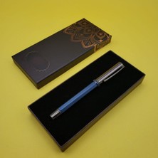 Ett Lacivert Roller Metal Kalem