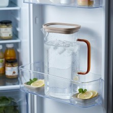 Kazan Hobi Deconox Buzdolabı Kapağına Uyumlu Renkli Kapaklı Cam Sürahi - Ince Optikli Su ve Meşrubat Sürahisi (1.5 Litre - Asorti Renk Gönderimi)