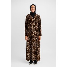 Kazan Hobi Leopar Desenli Kruvaze Namaz Elbisesi –%100 Viskon, Yandan Bağlamalı, Rahat Kalıp, 36–46 Beden (1)