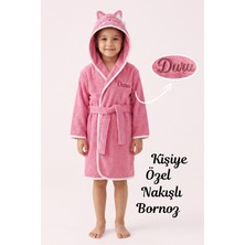 East & Hiera Isme Özel Nakışlı - Kız Çocuk Bornozu Kapüşonlu Pamuklu, Kedi Figürlü, Gül Kurusu
