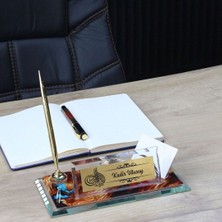 Çılgıntrend Besmele Tasarımlı Saatli Cam Masa Isimliği - Kartvizitlikli Kalemli Dini Ofis Hediyesi