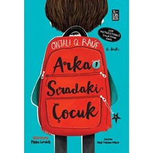 Fantastik Store Arka Sıradaki Çocuk