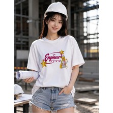 BarsDepo Engineer Club Mühendis Temalı Baskılı Tişört – Kadın Mühendislere Özel Tasarım Unisex T-Shirt | Premium Kalite