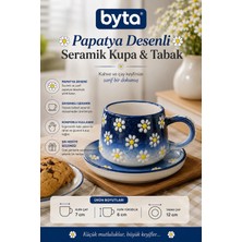 Mavi Papatya Desenli Seramik Tabaklı Kupa Bardak – Kabartmalı El Yapımı Görünümlü Kahve ve Çay Fincanı Seti