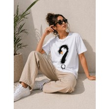 Hace Bazaar Kadın Kuğu Figürlü Soru Işareti Baskılı Tişört Kısa Kol T-Shirt - Beyaz