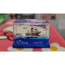 Ada Çanta Kırtasiye Gemi Figürlü Küçük Boy Sulu Batmayan Dekoratif Süs ( 5cm * 4 cm ) BF895554
