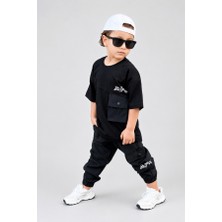 BoyBoy Kidswear Erkek Çocuk Kargo Cepli Tişört ve Paraşüt Pantolon Takım Siyah