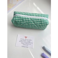 1 Çok Şey Yeşil Pötikare Desenli Kalem Kutusu - Astarlı, Elyaf Dolgulu , 1. Sınıf Kalite 18*7*6cm Boyutunda