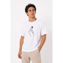 Velmora Fashion Erkek Kore Parmak Kalp Aşk Temalı Minimal Baskılı Tişört Yazlık Kısa Kol T-Shirt - Beyaz
