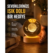AKM Ahşap Standlı Sarı Işıklı Dekoratif Küre Kız Figürü Tasarım