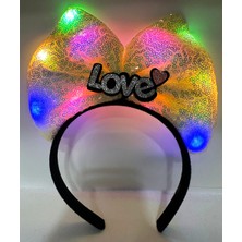 Aslanoğlu Store LED Işıklı 3 Farklı Fonksiyonda Yanan Gümüş Love Yazılı Sarı Fiyonk Taç 20X17 cm