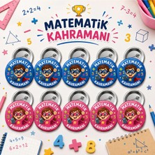 Eymi Design Matematik Kahramanı 58 mm Iğneli Rozet 10 Adet - Öğrenci Başarı ve Motivasyon Rozeti