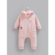 Caramell Kız Bebek Tulumu Çiçek Detaylı 3 Iplik Şardonlu Kapüşonlu Kışlık Tulum