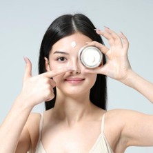Belirtilmemiş Cilt Tonu Düzenleyici & Aydınlatıcı Yüz Kremi – Doğal Işıltı ve Eşit Cilt Tonu -Anti-Spot & Lightening Face Cream 50ML