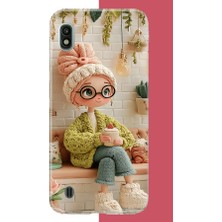 Aksesuarist Samsung Galaxy A10 Uyumlu Cafede Oturan Kız Baskılı Silikon Kılıf