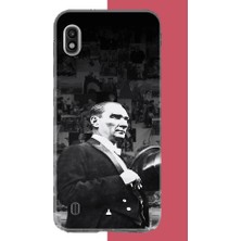 Aksesuarist Samsung Galaxy A10 Uyumlu Şapka ile Selamlayan Atatürk Baskılı Silikon Kılıf