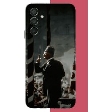Aksesuarist Samsung Galaxy M15 Uyumlu Halka Seslenen Atatürk Baskılı Silikon Kılıf