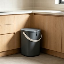 Norrheim Alvea 20 Litre Gelişmiş Ir Sensörlü & Şarj Edilebilir & Deri Taşıma Askılı - Ipx5 Suya ve Toza Dayanıklı - Iskandinav Modern Tasarım Çöp Kovası - Gece Grisi
