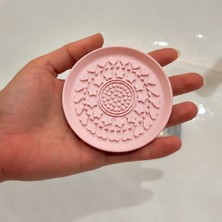 Alvera Makyaj Fırçası Temizleme Pedi – 3D Baskı Desenli Aparat-Pembe
