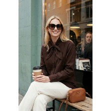 Lela Pamuklu Relaxed Fit Fiyonk Detaylı Yaka Gömlek Bayan Gömlek 6925407
