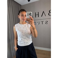 Bahar Beyaz Çiçek Desenli File Triko  Bluz