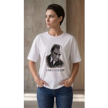 Tarz Yeri Kadın Atatürk Baskılı Tişört Kısa Kollu Bisiklet Yaka T-Shirt - Beyaz