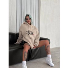 Tarz Yeri Kadın Oversize Kapüşonlu Cepli Baskılı 3 Iplik Pamuklu Hoodie Sweatshirt - Bej
