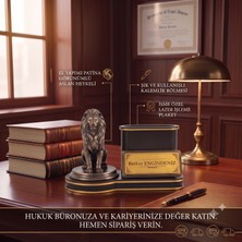 Mezora Kişiye Özel Aslan Temalı Masa Isimliği Masa Üstü Ofis Isimliği Işyeri Hediyesi