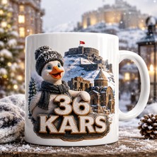 Ajans 313 36 Kars Temalı Baskılı Kupa Bardak – Bere ve Atkılı Kaz, Karlı Kale Tasarımı