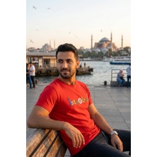 Exve Exclusive Kırmızı Üzerine Rengarenk Harflerle Istanbul Nakışlı Erkek Tişört Pamuk Penye T-Shirt