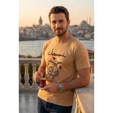 Exve Exclusive Bej Üzerine Siyah Istanbul Yazılı ve Hat Sanatıyla Semazen Motifli Erkek Tişört Pamuk Penye T-Shirt