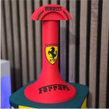 Belirtilmemiş Ferrari Logolu Kulaklık Tutucu Şıklık ve Fonksiyonellik Bir Arada!