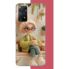 Aksesuarist Redmi Note 11E Uyumlu Cafede Oturan Kız Baskılı Silikon Kılıf