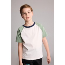 DeFacto %100 Pamuk New Regular Fit Bisiklet Yaka Kısa Kollu Tişört Erkek Çocuk H6383A826HS
