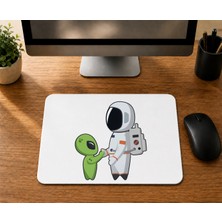 Mor Mürekkep Astronot ve Uzaylı Selam Tasarım - Baskılı Mouse Pad